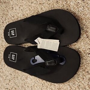 NWT! Gap Black Size 11-12 Flip Flops